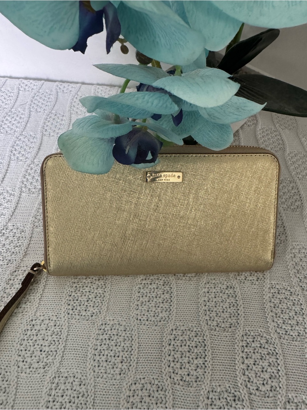 Kate Spade storybook NWOT gold leather zip around wallet